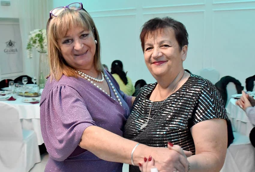 ZABAVA U POŽEŠKOJ SVEČANOJ DVORANI GLORIA: Uz ples i kola do iza ponoći