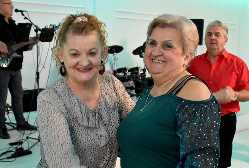 ZABAVA U POŽEŠKOJ SVEČANOJ DVORANI GLORIA: Uz ples i kola do iza ponoći