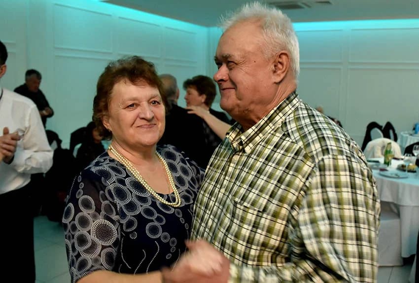 ZABAVA U POŽEŠKOJ SVEČANOJ DVORANI GLORIA: Uz ples i kola do iza ponoći