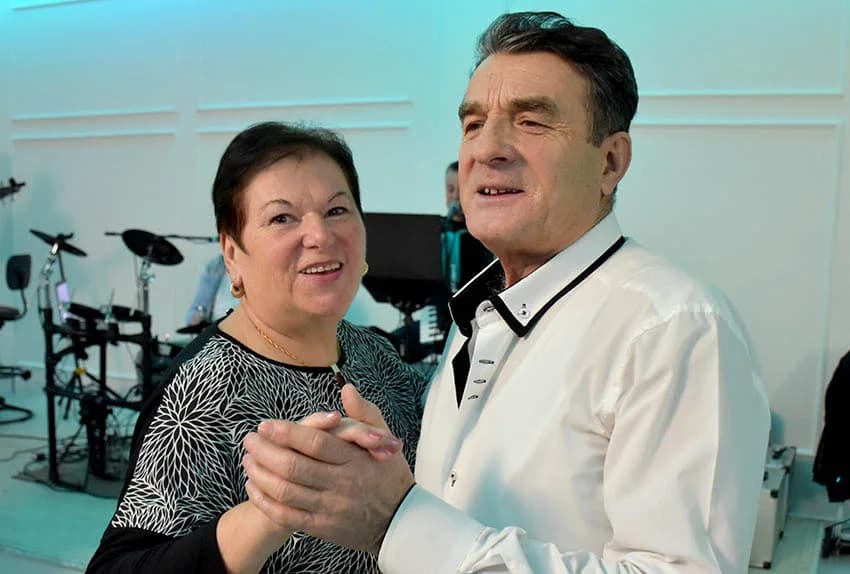 ZABAVA U POŽEŠKOJ SVEČANOJ DVORANI GLORIA: Uz ples i kola do iza ponoći