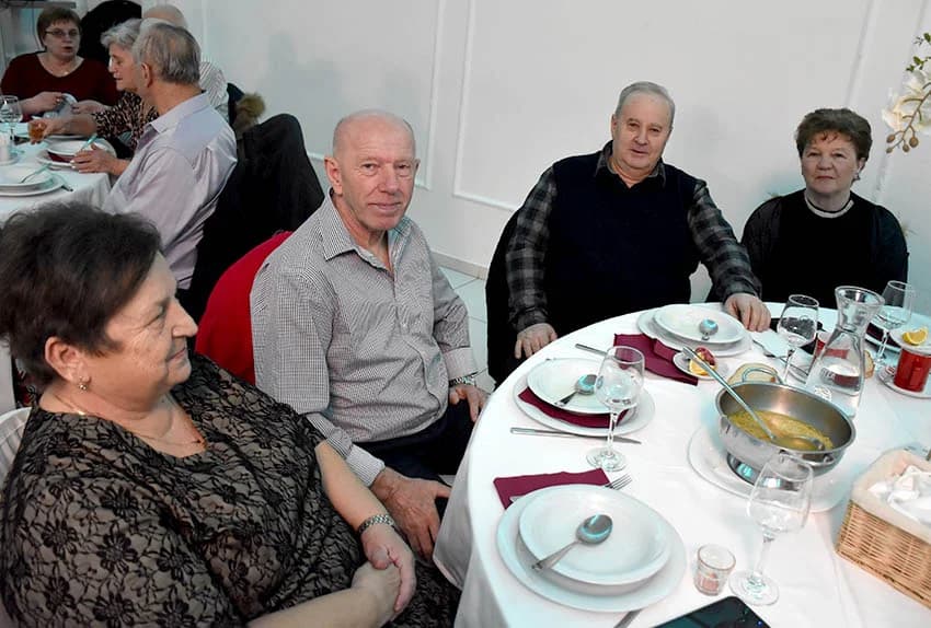 ZABAVA U POŽEŠKOJ SVEČANOJ DVORANI GLORIA: Uz ples i kola do iza ponoći