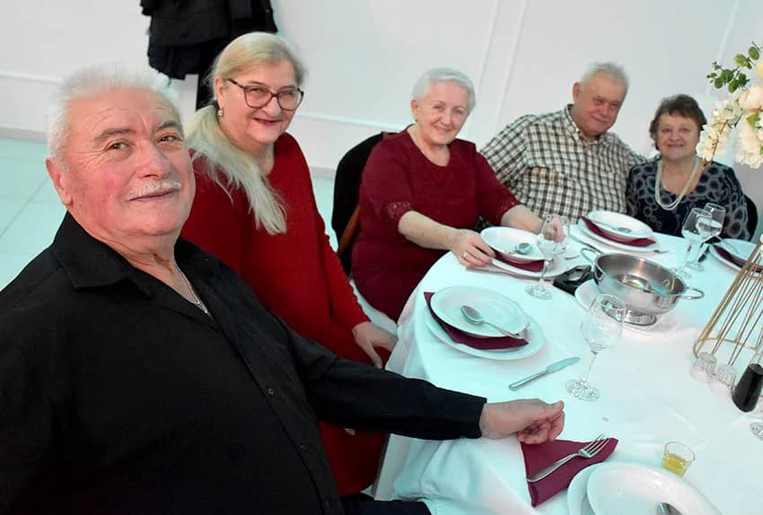 ZABAVA U POŽEŠKOJ SVEČANOJ DVORANI GLORIA: Uz ples i kola do iza ponoći