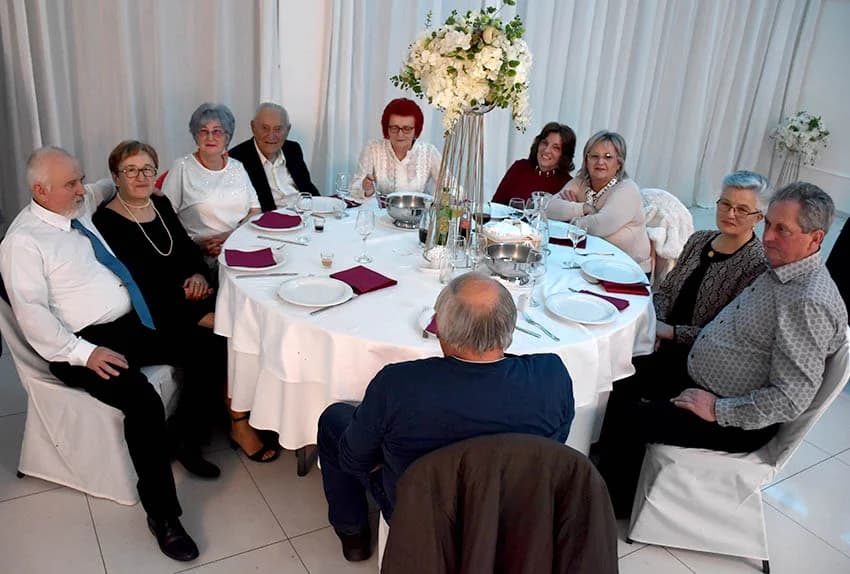 ZABAVA U POŽEŠKOJ SVEČANOJ DVORANI GLORIA: Uz ples i kola do iza ponoći