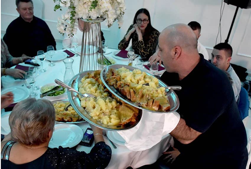ZABAVA U POŽEŠKOJ SVEČANOJ DVORANI GLORIA: Uz ples i kola do iza ponoći