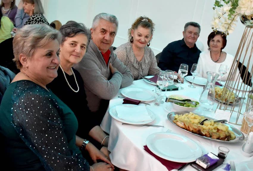 ZABAVA U POŽEŠKOJ SVEČANOJ DVORANI GLORIA: Uz ples i kola do iza ponoći