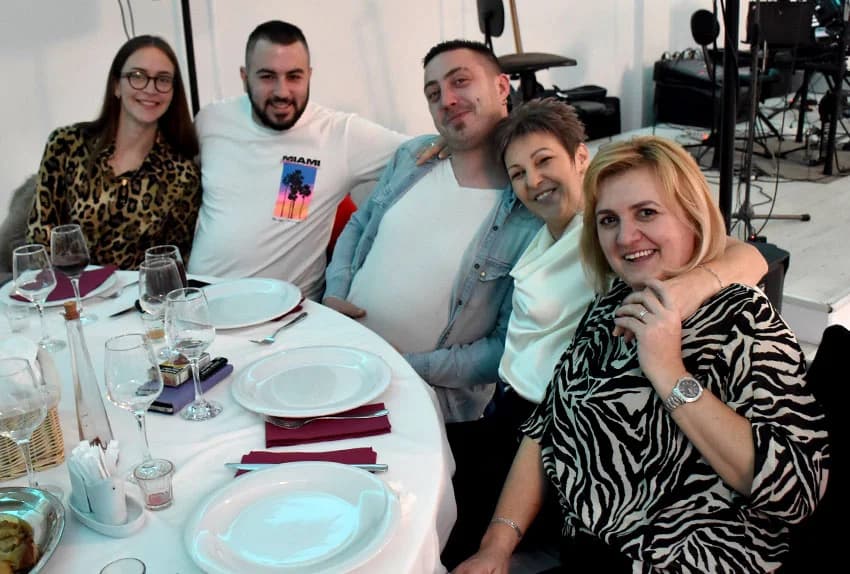 ZABAVA U POŽEŠKOJ SVEČANOJ DVORANI GLORIA: Uz ples i kola do iza ponoći