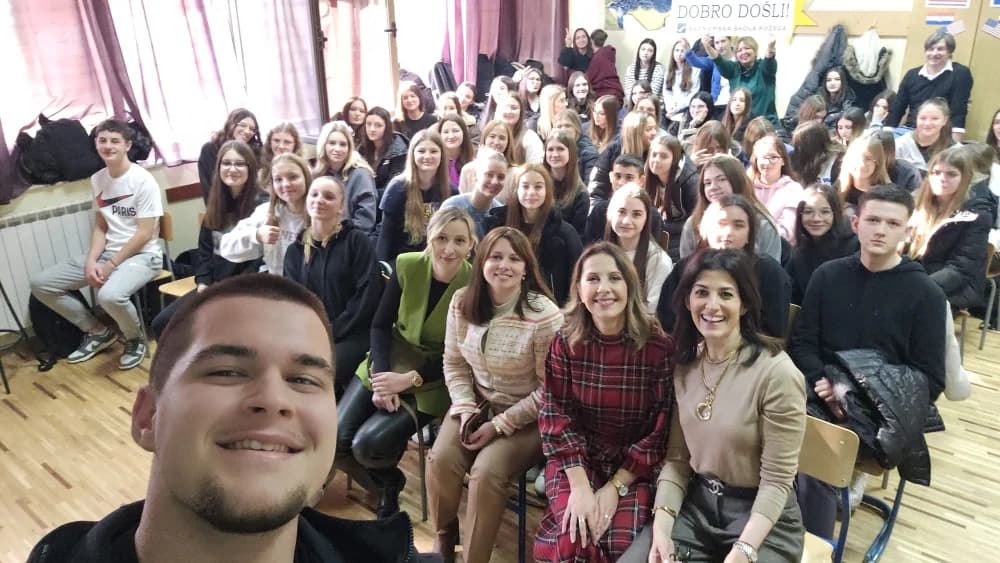 Američka veleposlanica posjetila Ekonomsku školu Požega