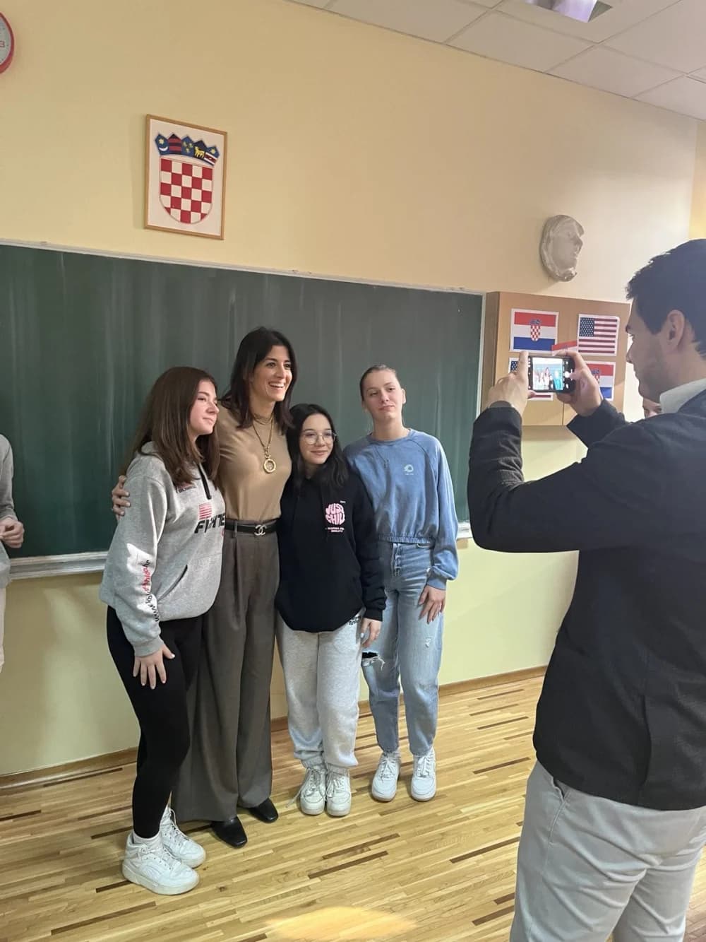 Američka veleposlanica posjetila Ekonomsku školu Požega