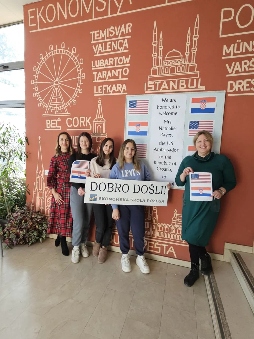 Američka veleposlanica posjetila Ekonomsku školu Požega