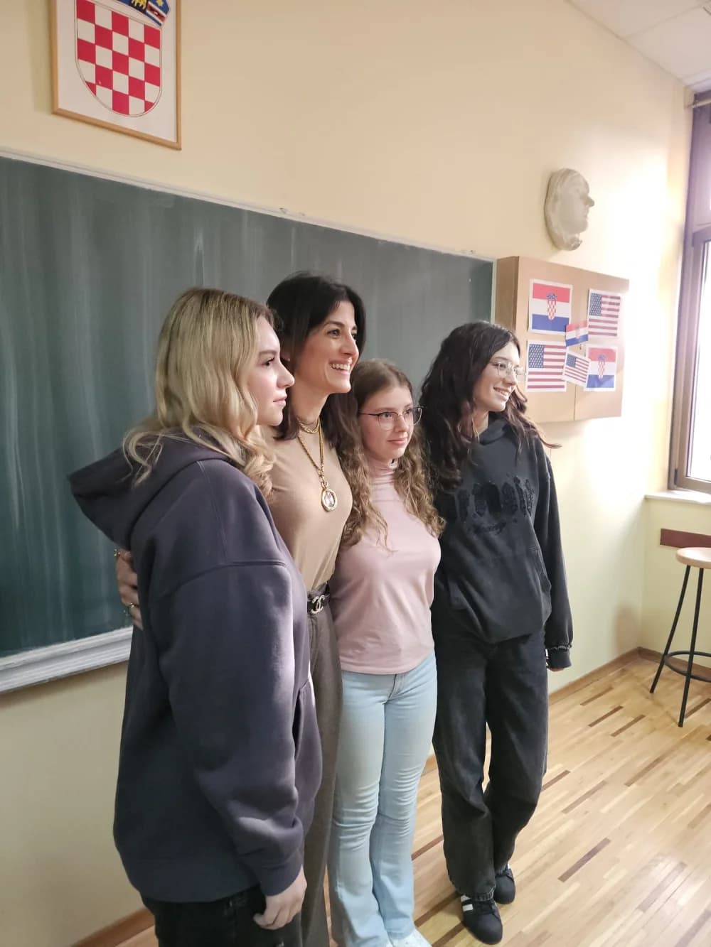 Američka veleposlanica posjetila Ekonomsku školu Požega
