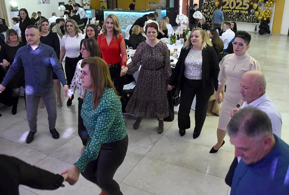 Gotovo 200 ugostitelja požeškog kraja veselo dočekalo svoju Novu godinu