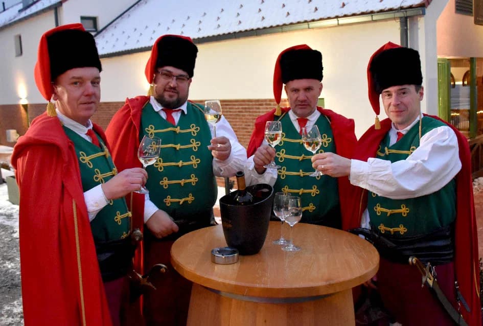 PROSLAVA VINCELOVA: Orezani prvi trsovi u vinogradima Kutjeva d.d. i time započela nova vinogradarska godina