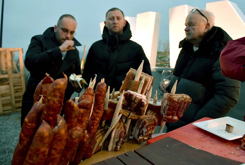 PROSLAVA VINCELOVA: Orezani prvi trsovi u vinogradima Kutjeva d.d. i time započela nova vinogradarska godina