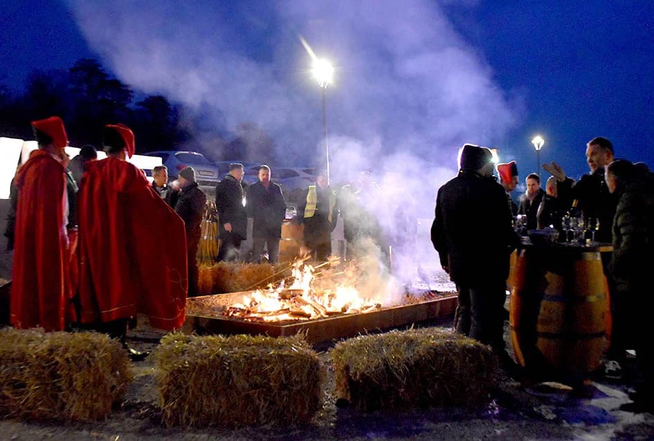 PROSLAVA VINCELOVA: Orezani prvi trsovi u vinogradima Kutjeva d.d. i time započela nova vinogradarska godina