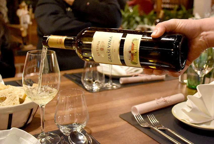 PROSLAVA VINCELOVA: Orezani prvi trsovi u vinogradima Kutjeva d.d. i time započela nova vinogradarska godina
