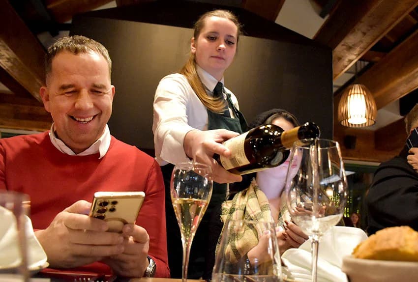 PROSLAVA VINCELOVA: Orezani prvi trsovi u vinogradima Kutjeva d.d. i time započela nova vinogradarska godina