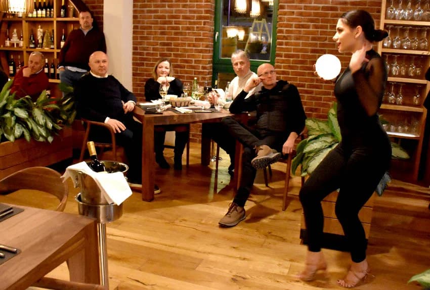 PROSLAVA VINCELOVA: Orezani prvi trsovi u vinogradima Kutjeva d.d. i time započela nova vinogradarska godina