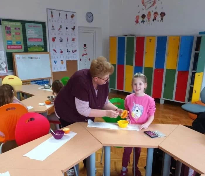 Prvašići u čaglinskoj osnovnoj školi izrađivali hranilice za ptice