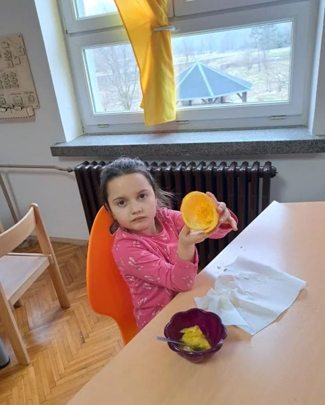 Prvašići u čaglinskoj osnovnoj školi izrađivali hranilice za ptice