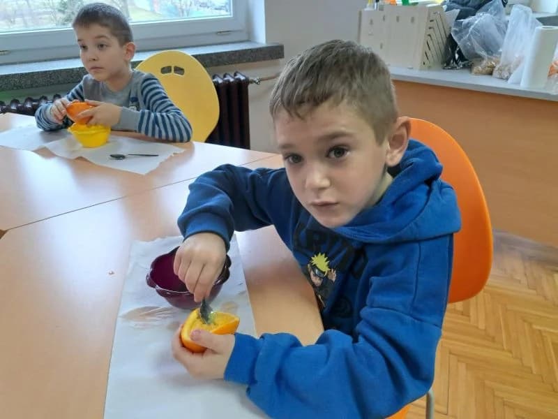 Prvašići u čaglinskoj osnovnoj školi izrađivali hranilice za ptice