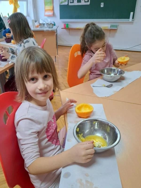 Prvašići u čaglinskoj osnovnoj školi izrađivali hranilice za ptice