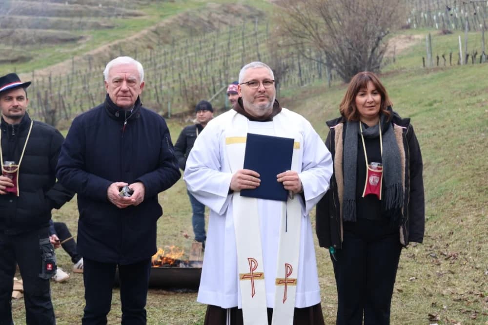 Na Požeškoj gori uz orezivanje trsova loze i blagoslov nazdravljeno novoj vinogradarskoj godini