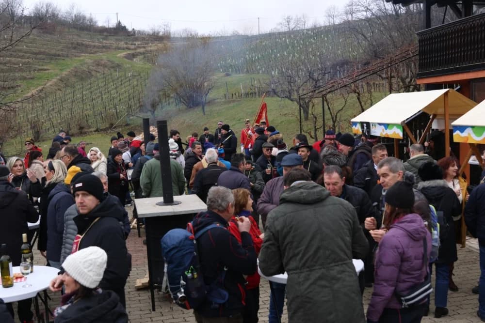Na Požeškoj gori uz orezivanje trsova loze i blagoslov nazdravljeno novoj vinogradarskoj godini