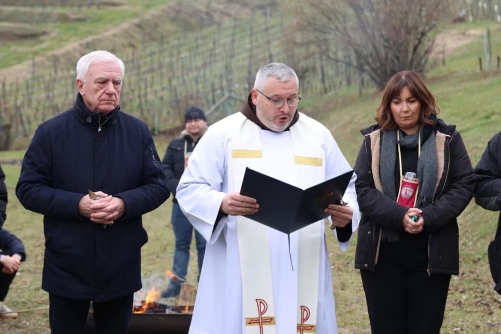 Na Požeškoj gori uz orezivanje trsova loze i blagoslov nazdravljeno novoj vinogradarskoj godini