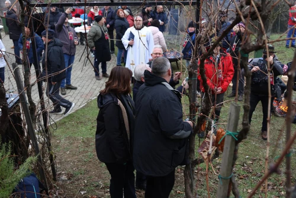 Na Požeškoj gori uz orezivanje trsova loze i blagoslov nazdravljeno novoj vinogradarskoj godini