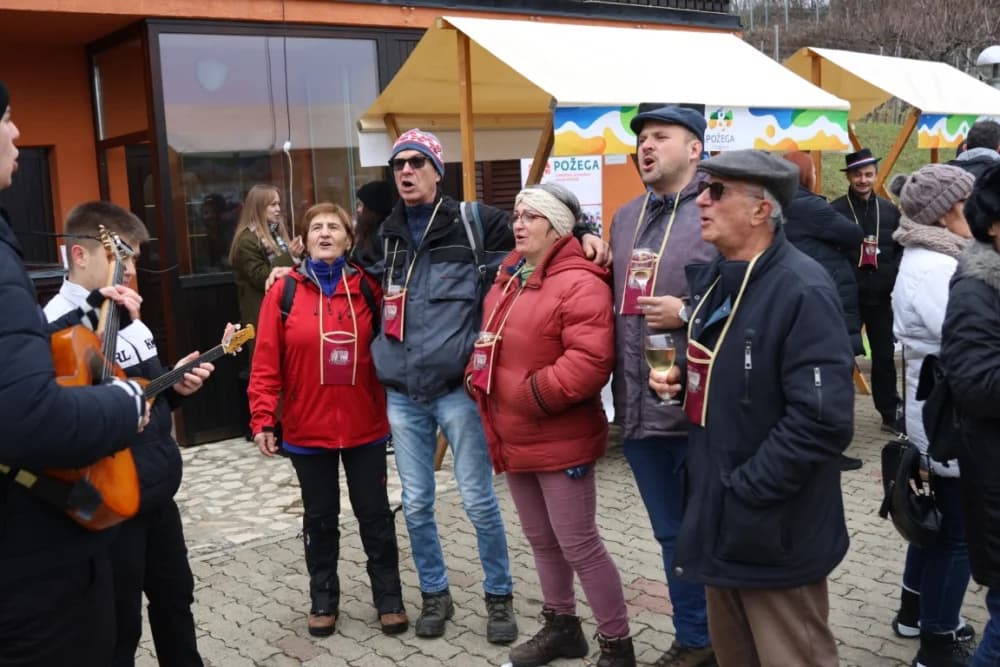 Na Požeškoj gori uz orezivanje trsova loze i blagoslov nazdravljeno novoj vinogradarskoj godini