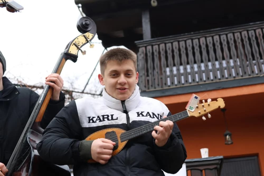 Na Požeškoj gori uz orezivanje trsova loze i blagoslov nazdravljeno novoj vinogradarskoj godini