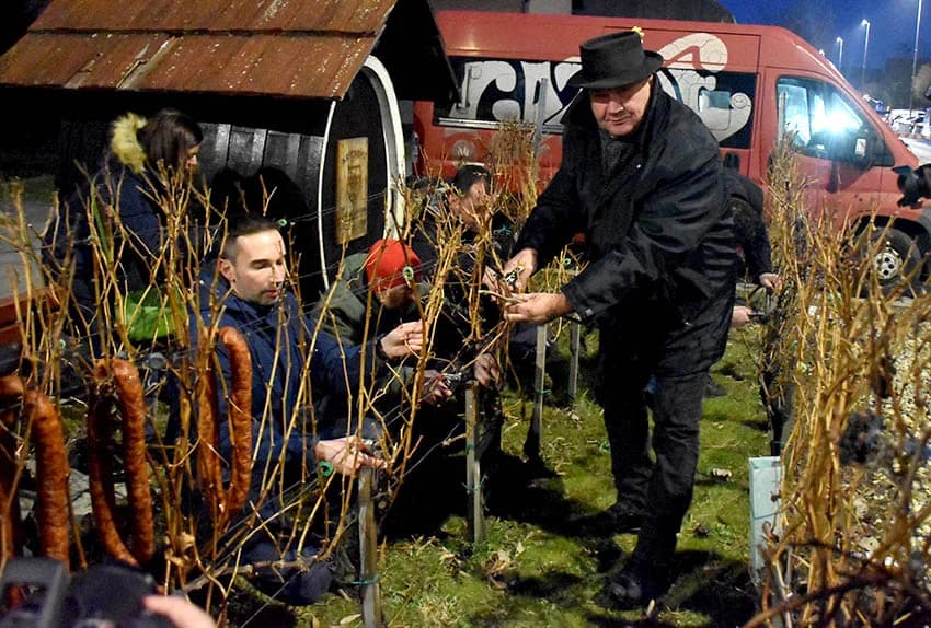 ODRŽANO TRADICIONALNO VINCELOVO UKUTJEVU: Okupili se ljubitelji tradicije i vrhunske vinske kapljice