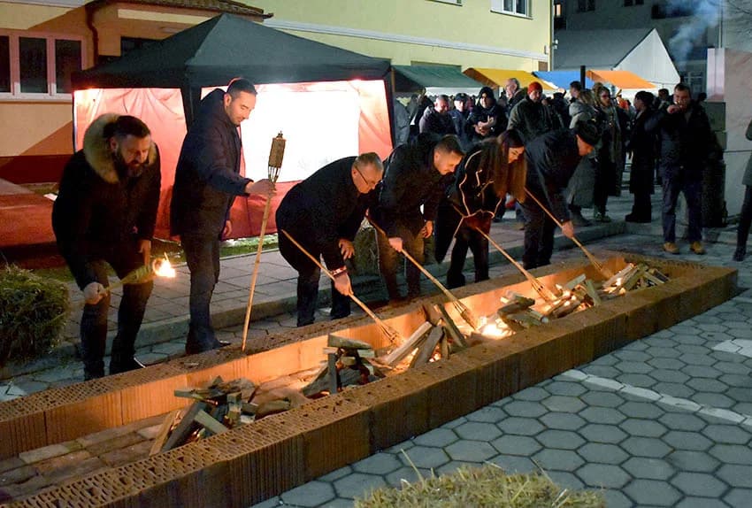 ODRŽANO TRADICIONALNO VINCELOVO UKUTJEVU: Okupili se ljubitelji tradicije i vrhunske vinske kapljice