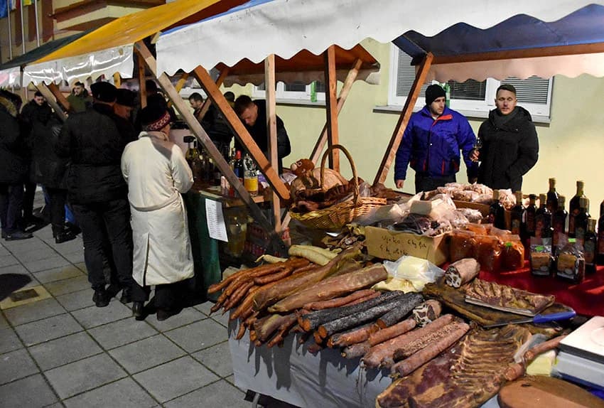 ODRŽANO TRADICIONALNO VINCELOVO UKUTJEVU: Okupili se ljubitelji tradicije i vrhunske vinske kapljice