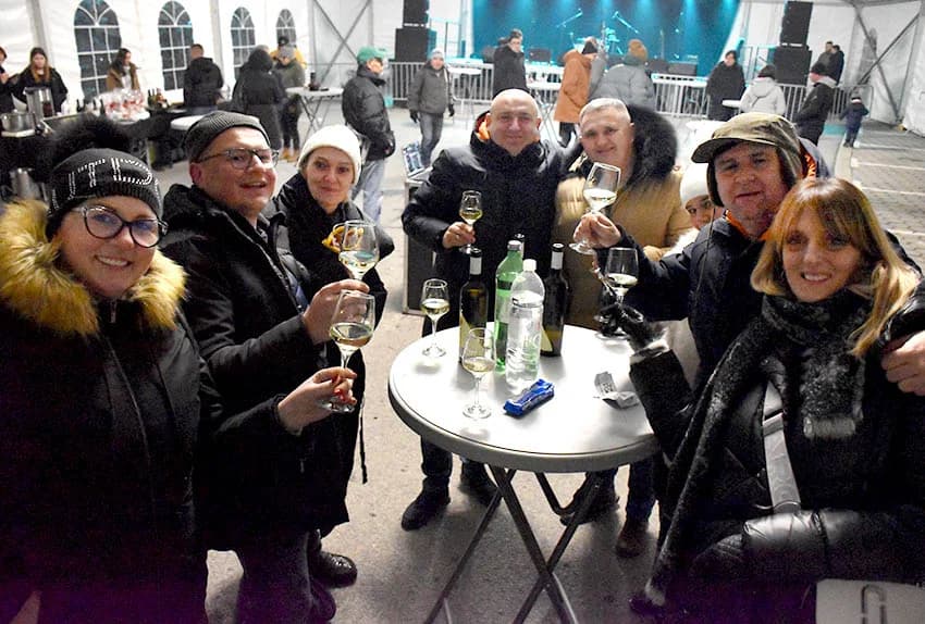 ODRŽANO TRADICIONALNO VINCELOVO UKUTJEVU: Okupili se ljubitelji tradicije i vrhunske vinske kapljice