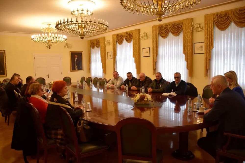 Održan sastanak predstavnika braniteljskih udruga iz Domovinskog rata s gradonačelnikom Željkom Glavićem