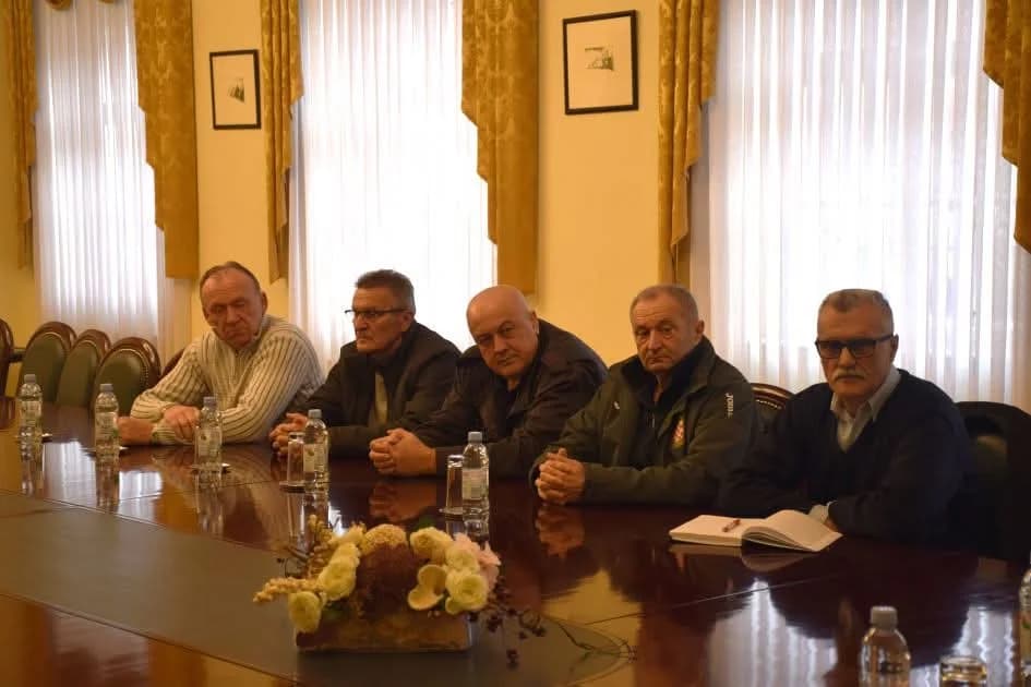 Održan sastanak predstavnika braniteljskih udruga iz Domovinskog rata s gradonačelnikom Željkom Glavićem