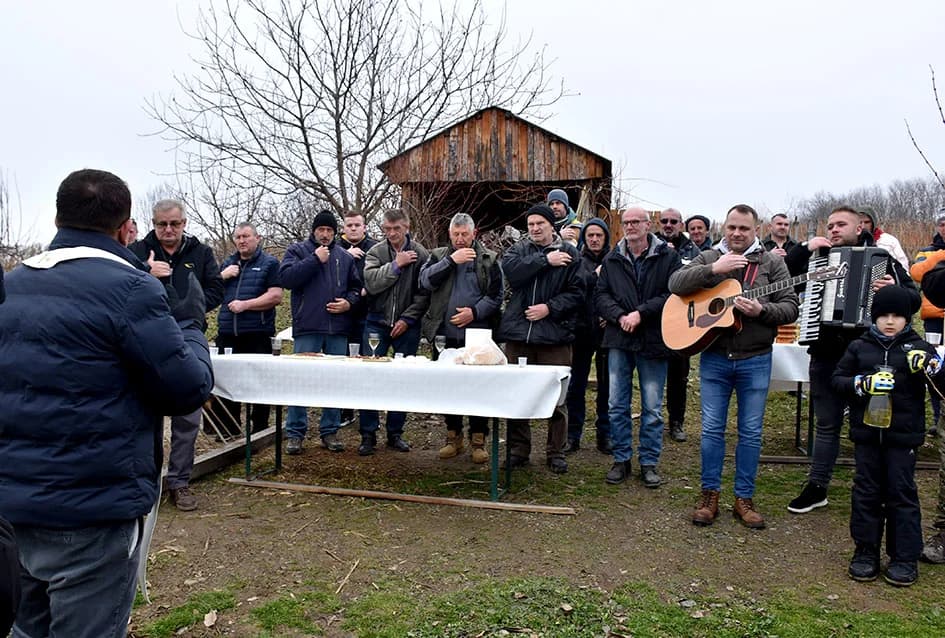 VINCELOVO NA VINKOMIRU SLAVIO DRAGO MAJSTOROVIĆ:  Zaželjeli obilan urod i kvalitetu graožđa
