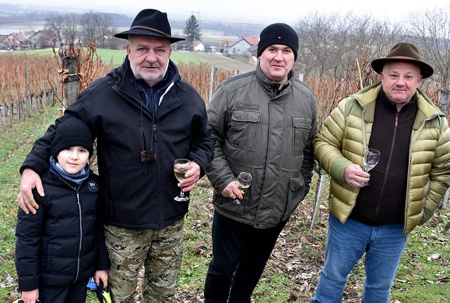 VINCELOVO NA VINKOMIRU SLAVIO DRAGO MAJSTOROVIĆ:  Zaželjeli obilan urod i kvalitetu graožđa