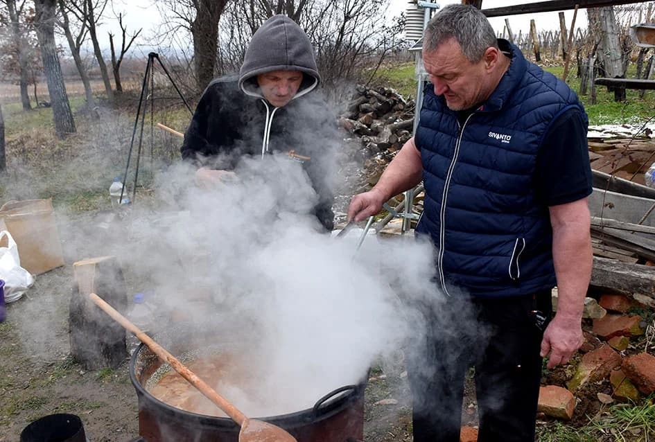 VINCELOVO NA VINKOMIRU SLAVIO DRAGO MAJSTOROVIĆ:  Zaželjeli obilan urod i kvalitetu graožđa