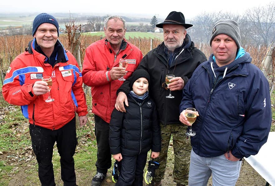VINCELOVO NA VINKOMIRU SLAVIO DRAGO MAJSTOROVIĆ:  Zaželjeli obilan urod i kvalitetu graožđa