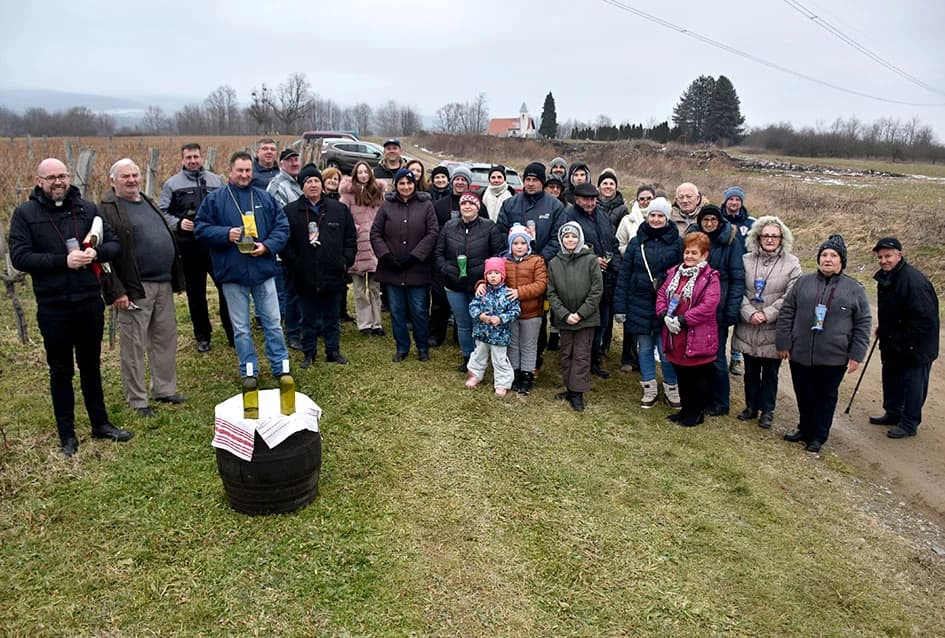 LUKAČANI NAJAVILI POČETAK RADOVA U VINOGRADU: S gostima podijelili radost Vincelova