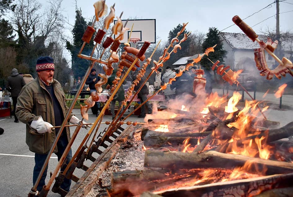 LUKAČANI NAJAVILI POČETAK RADOVA U VINOGRADU: S gostima podijelili radost Vincelova