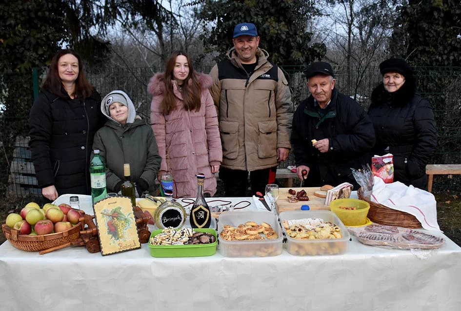 LUKAČANI NAJAVILI POČETAK RADOVA U VINOGRADU: S gostima podijelili radost Vincelova