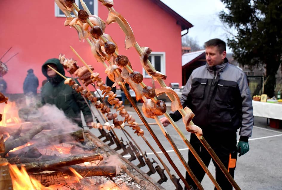 LUKAČANI NAJAVILI POČETAK RADOVA U VINOGRADU: S gostima podijelili radost Vincelova