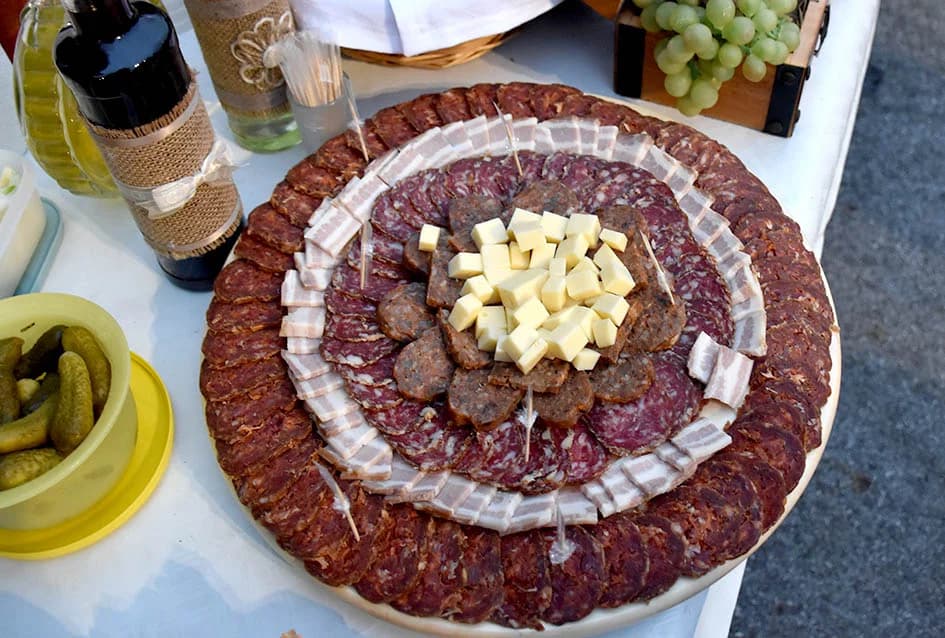 LUKAČANI NAJAVILI POČETAK RADOVA U VINOGRADU: S gostima podijelili radost Vincelova