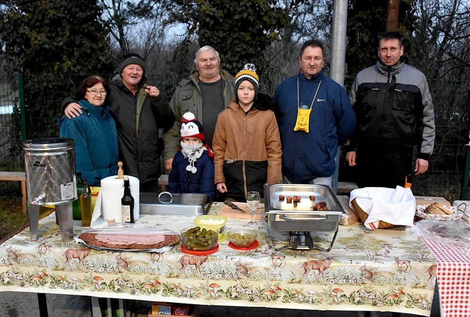 LUKAČANI NAJAVILI POČETAK RADOVA U VINOGRADU: S gostima podijelili radost Vincelova
