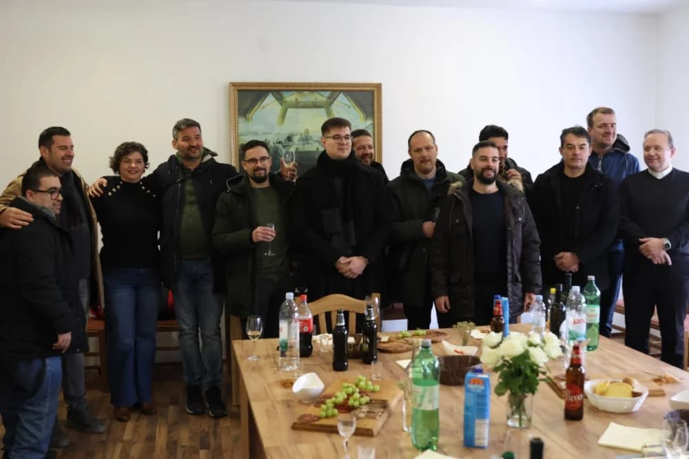 Milozvučni glasovi „Pivača sv. Jakova“ iz Šibenika uveličali misno slavlje u vidovačkoj župnoj crkvi