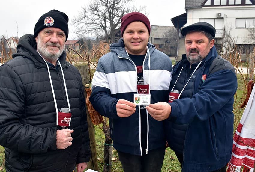VINCELOVO OBILJEŽILA UDRUGA “VINO-KAP” IZ KAPTOLA: Lozu orezali Branko i Zvonimir