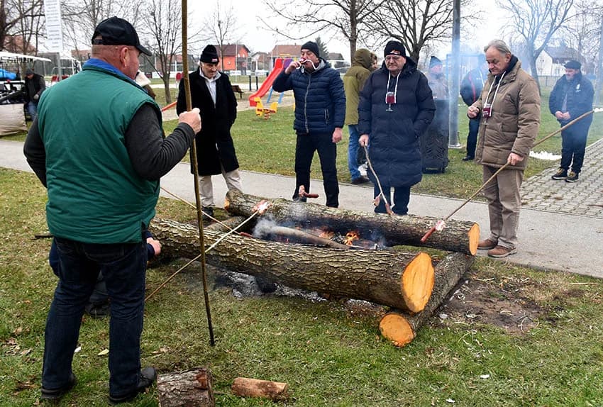 VINCELOVO OBILJEŽILA UDRUGA “VINO-KAP” IZ KAPTOLA: Lozu orezali Branko i Zvonimir